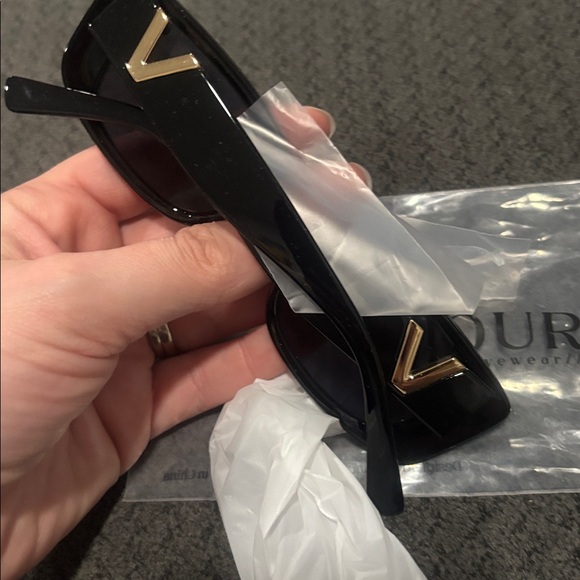 Black Rectangular Sunglasses - Picture 2 of 2